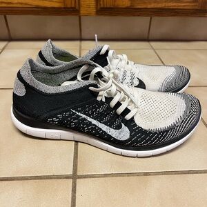 Womens Nike tennis shoes